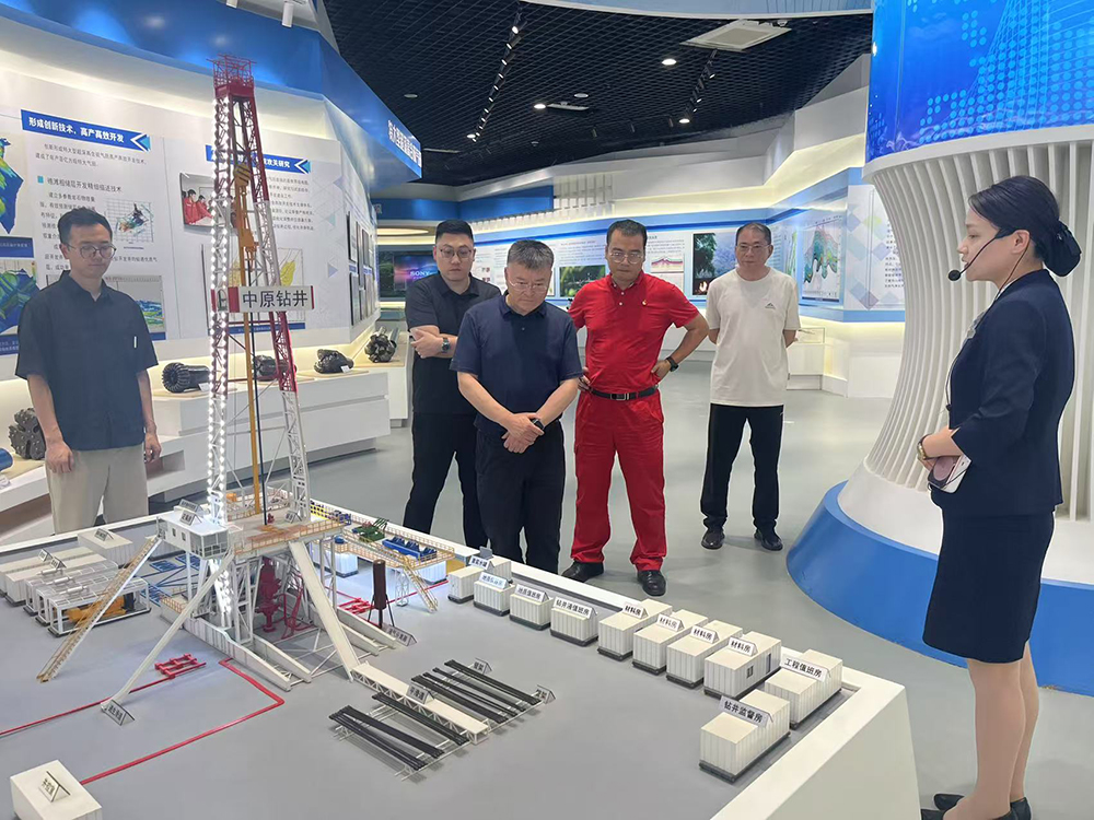 集團黨委副書記、總經(jīng)理沈鵬帶隊到普光氣田考察交流